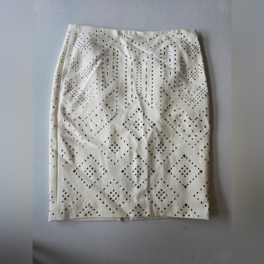White House Black Market Off White Size 4 Studded Pointe Pencil Skirt.